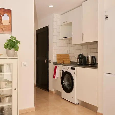 Sunny With Terrace In דירה